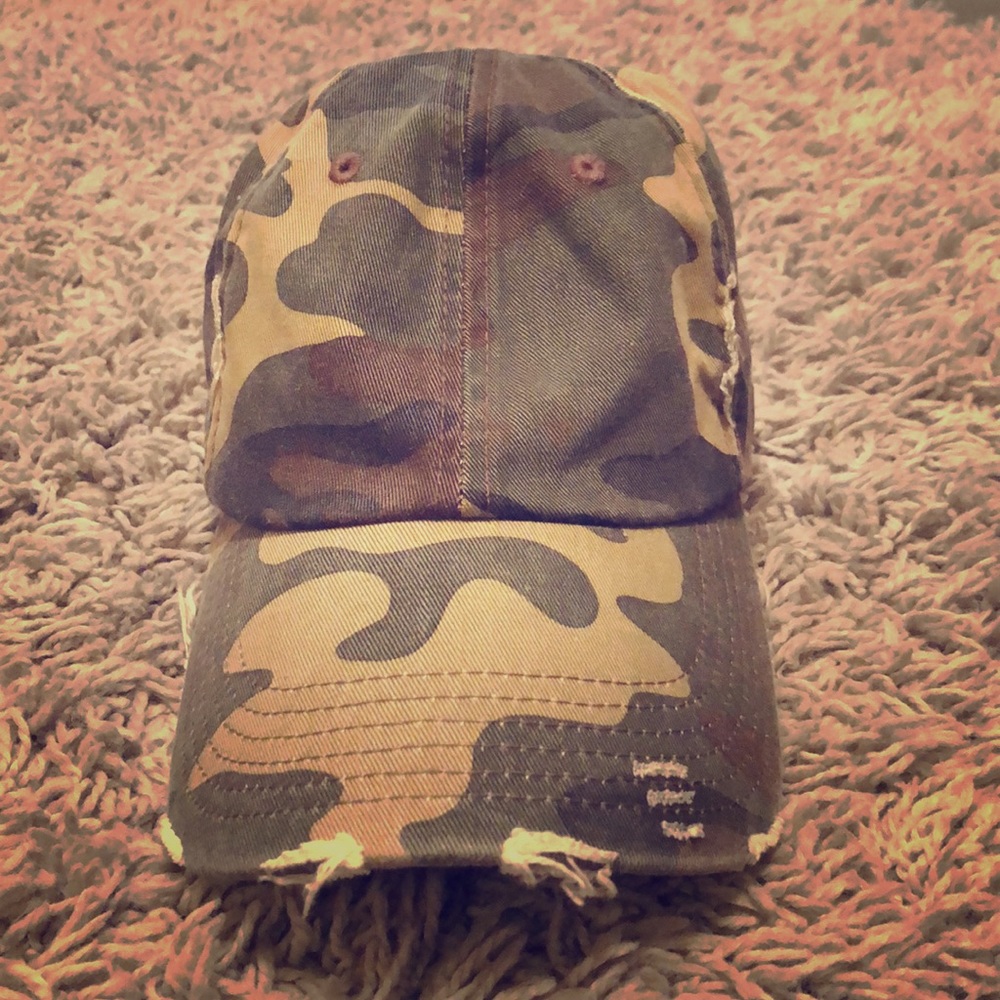 Women’s Distressed Hat